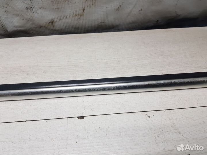 Молдинг стекла хром передний правый Passat B5+