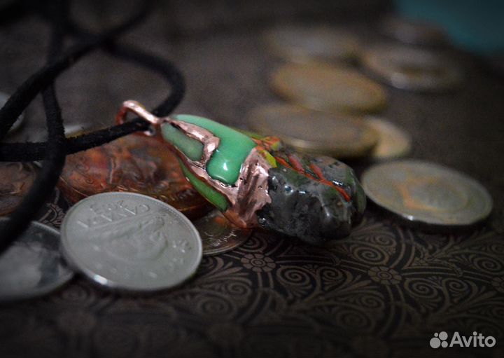 Денежный магнит, амулет с пиритом и руной Феху