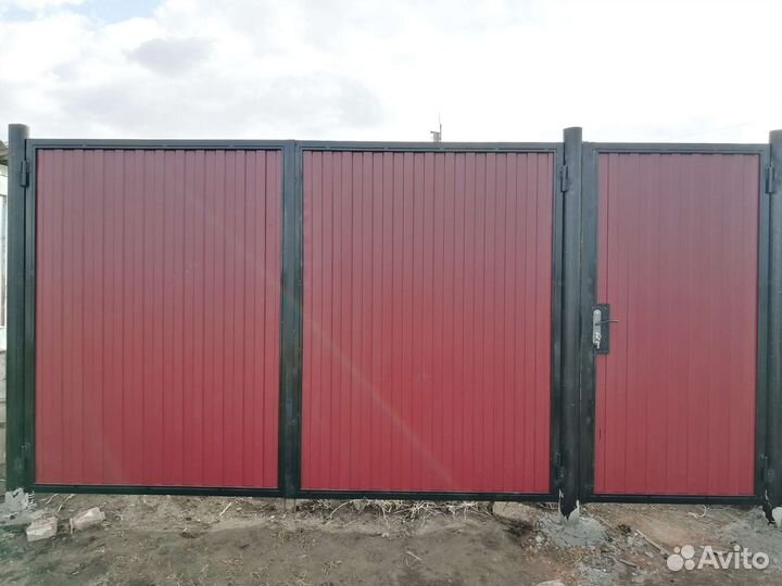 Ворота с элементами ковки