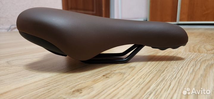 Седло коричневое от велосипеда b'twin tilt 900