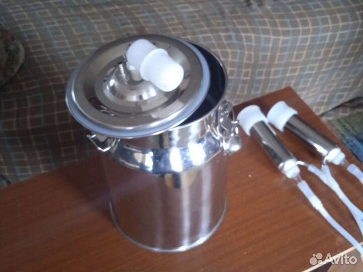 Доильные стаканы и ведро 10 л для коз и коров