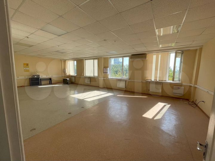 Космонавтов 21