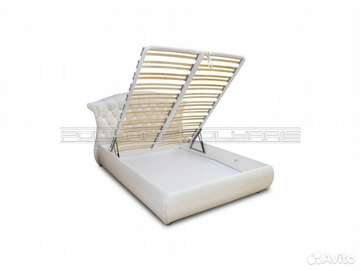 Кровать в мягкой обивке 