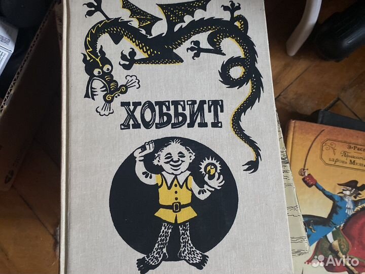 Очень много литературы для домашней библиотеки