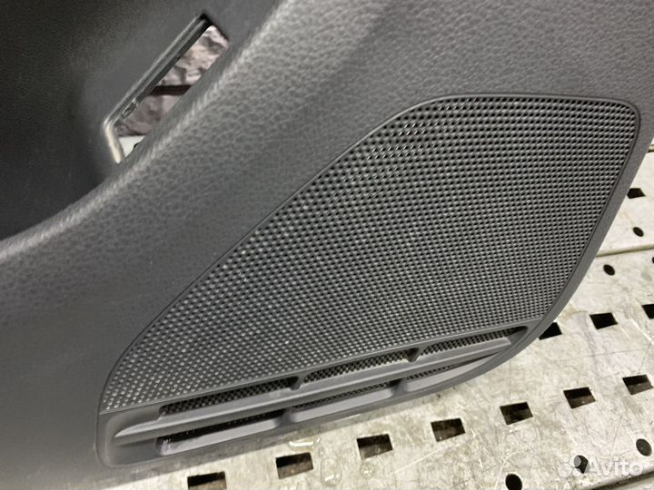 VW Jetta 6 Обшивка двери передней левой и правой