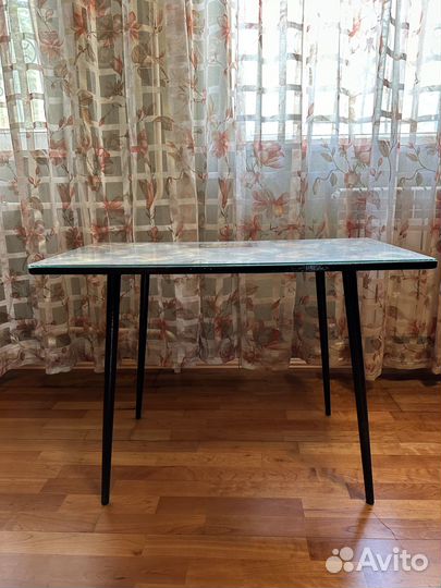 Журнальный столик