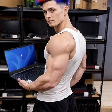 Ноутбук с закрытого офиса, тонкий и мощный