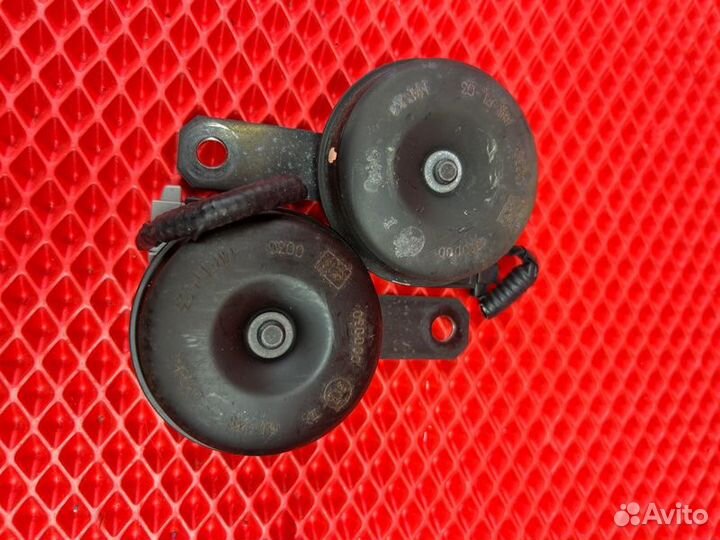 Сигнал звуковой Toyota Noah ZWR80G 2ZR-FXE 2015