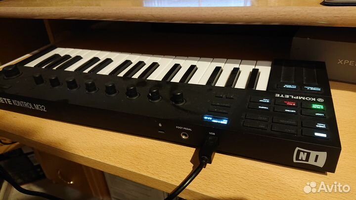 Миди клавиатура Komplete Kontrol m32