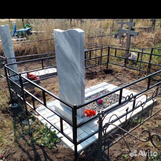 Ограды на кладбище