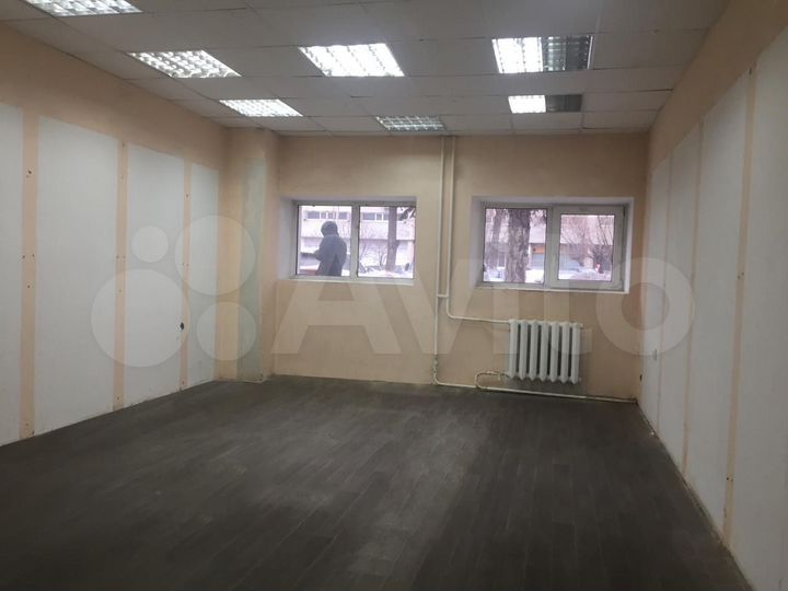 На строительном рынке торговое место 20.2 м²