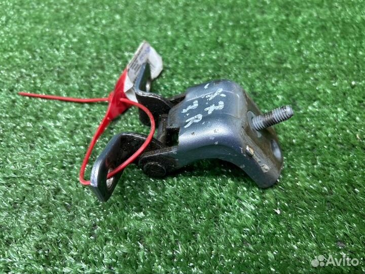 Петля двери задняя правая Mazda Сх7