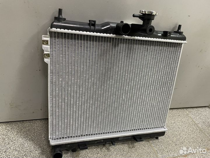 Радиатор на hyundai getz LRC hugz02110