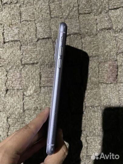 Телефон iPhone 11