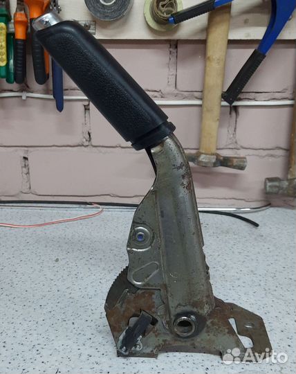 Рычаг стояночного тормоза форд фокус 2
