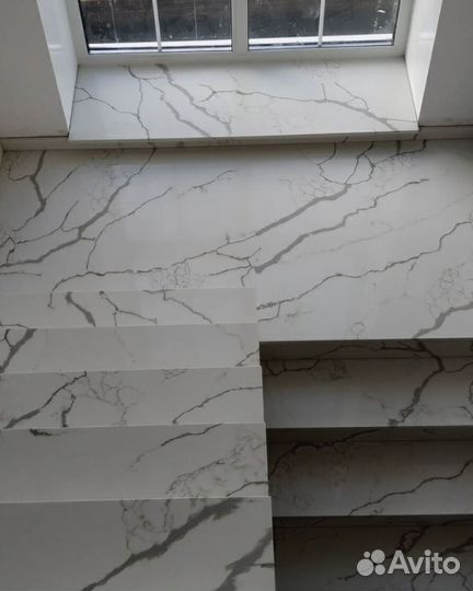 Лестница из камня кварцевый агломерат