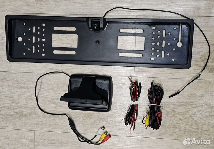 Камера заднего вида в рамке под номер