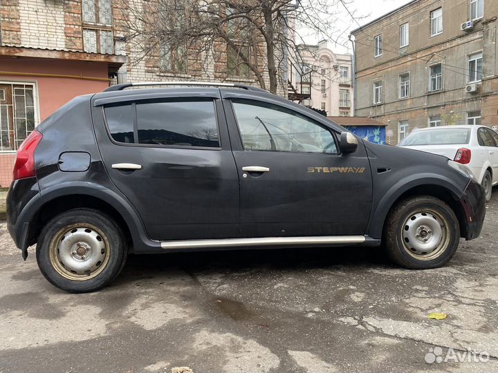 Renault Sandero Stepway 1.6 МТ, 2014, битый, 295 000 км