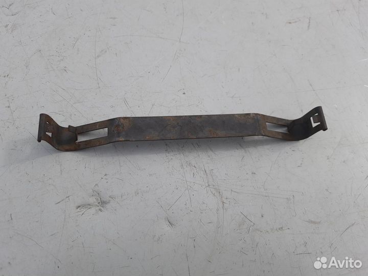 Скоба крепежа эбу Audi A6 C5 Passat B5