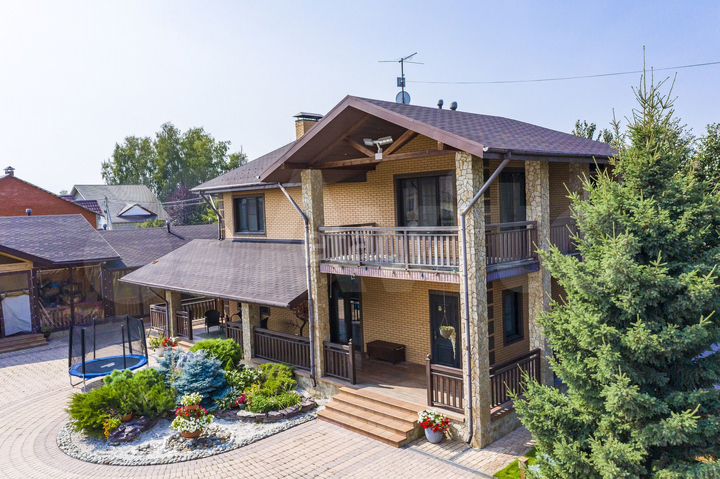 Коттедж 313,2 м² на участке 20 сот.