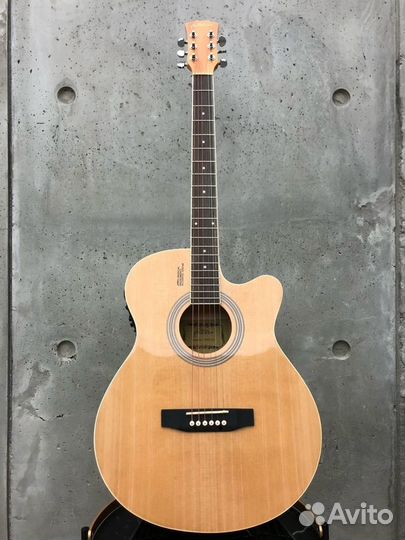 Гитара полноразмерная