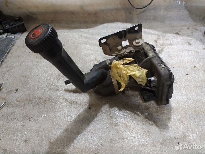 Насос гидроусилителя Peugeot 308