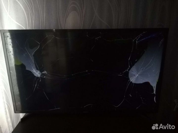Телевизор на запчасти, разбита матрица