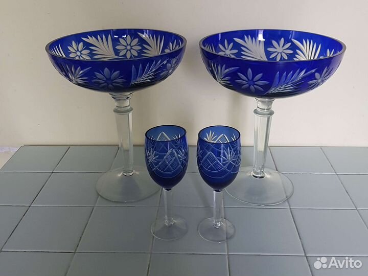 Ваза, конфетница. Фужеры. Синее стекло. Винтаж