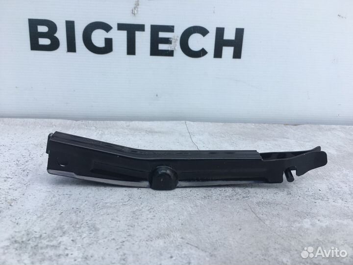Кронштейн бампера Mercedes W251 A2518801114