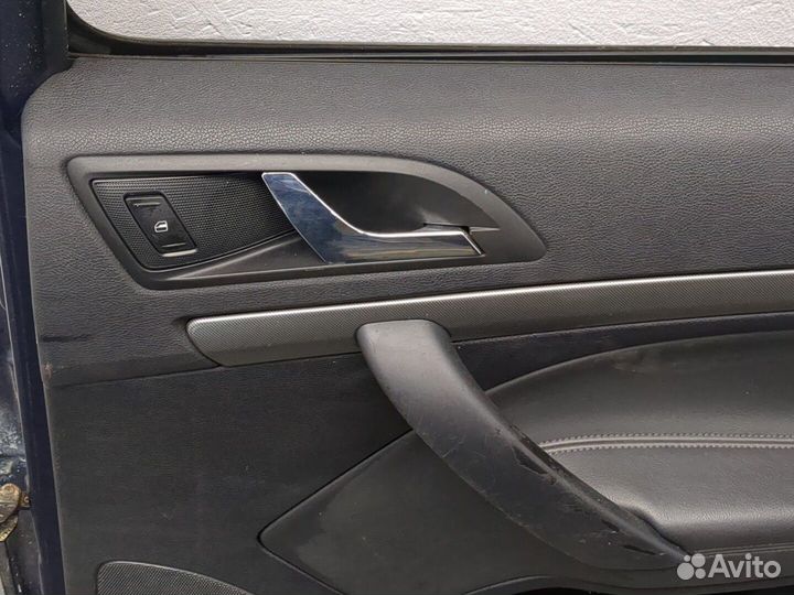 Дверь правая задняя Skoda Octavia (A5)