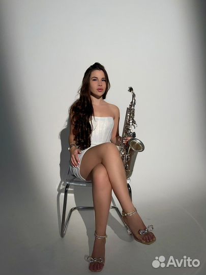 Саксофонист на праздник