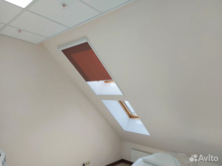 Рулонные шторы на мансардные окна уни2 на пружине