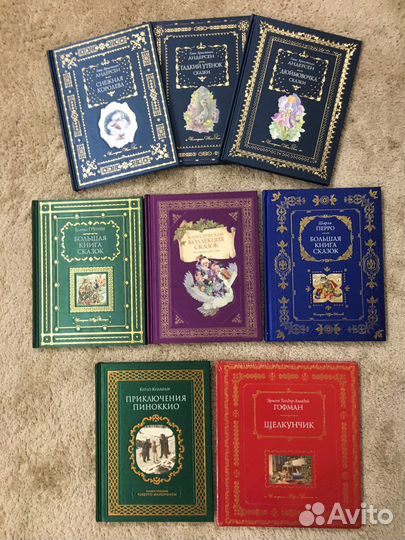 Много красочных и редких детских книг