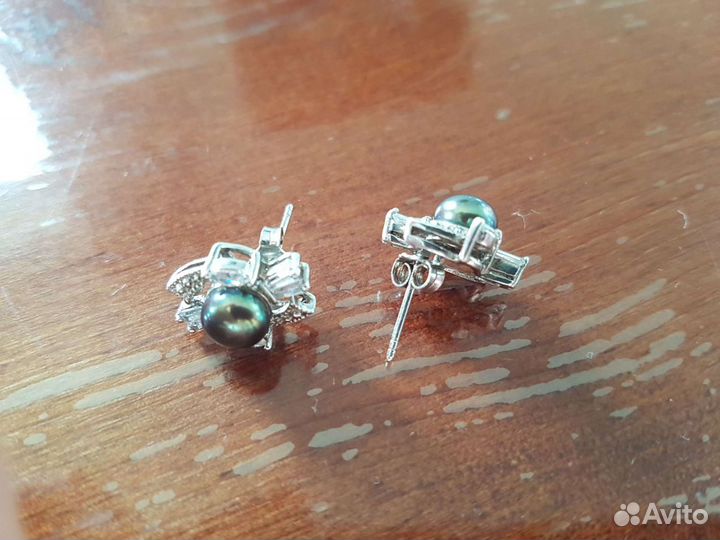 Серебряные серьги с натуральным зеленым жемчугом