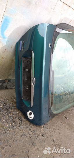 Крышка багажника на Форд Мондео 2