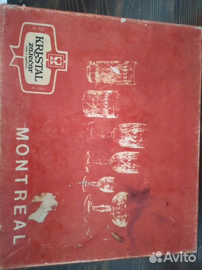 Хрустальные рюмки на ножке