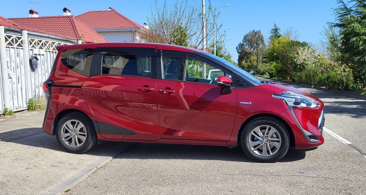 Toyota Sienta: фото владельца