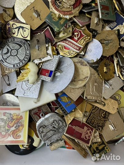 Значки брак