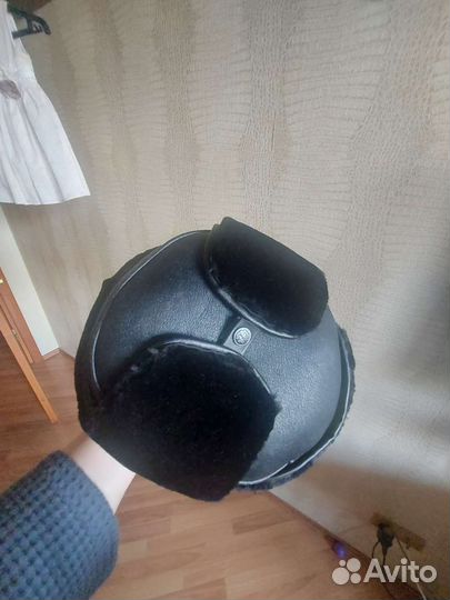 Шапка- ушанка кожаная с какардой