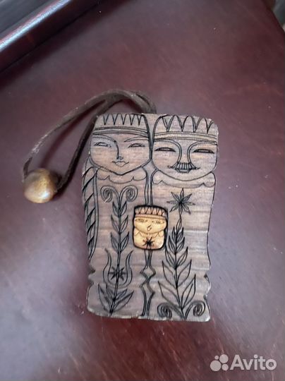 Фигурки и статуэтки из дерева