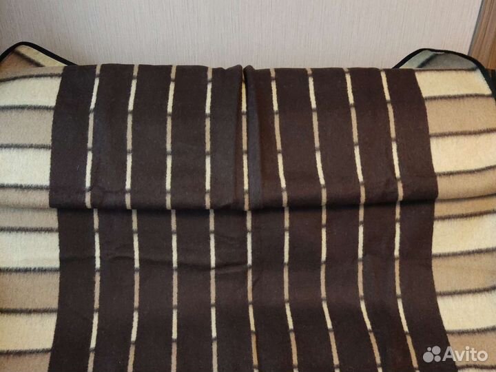 Одеяло полушерстяное