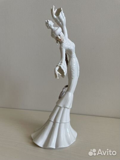 Empire статуэтка девушки «Бишi ару»