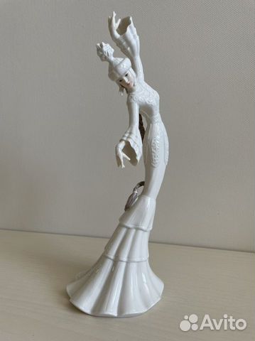 Empire статуэтка девушки «Бишi ару»