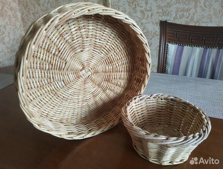 Плетёный поднос и конфетница