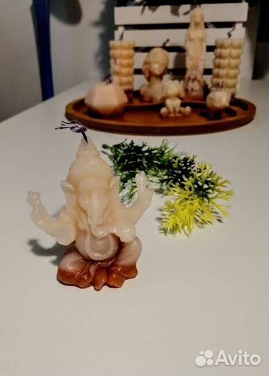 Формовые свечи из воска ручной работы