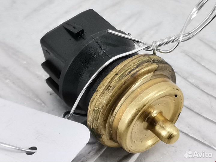 Датчик температуры охлаждающей жидкости Renault 4