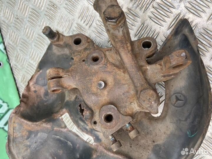 Поворотный кулак передний левый Mercedes-Benz W124