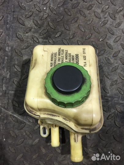 Бачок гидроусилителя (Volkswagen Touareg)