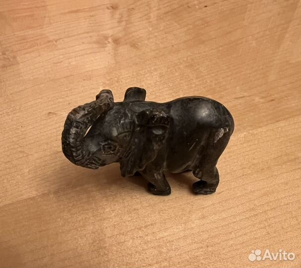 Слоник из камня