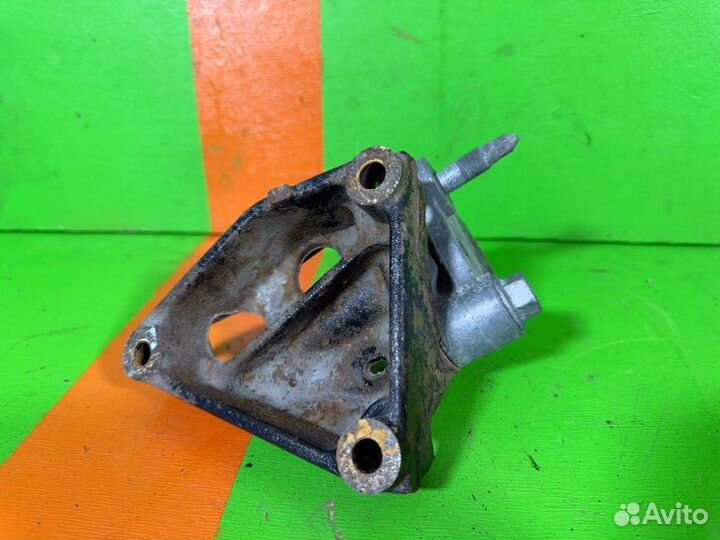 Кронштейн опоры двигателя Toyota Corolla E150 1ZR